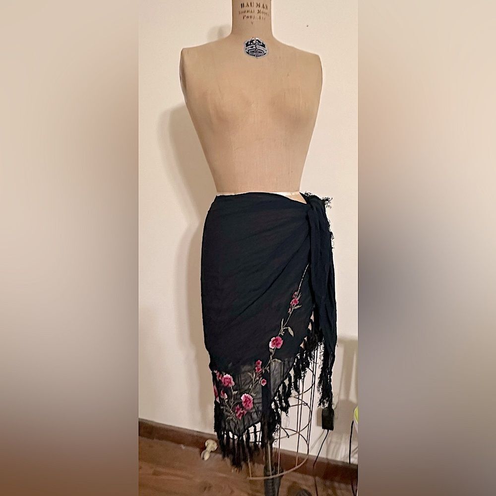 Vintage Black and red rose embroidered piano shawl triangular scarf